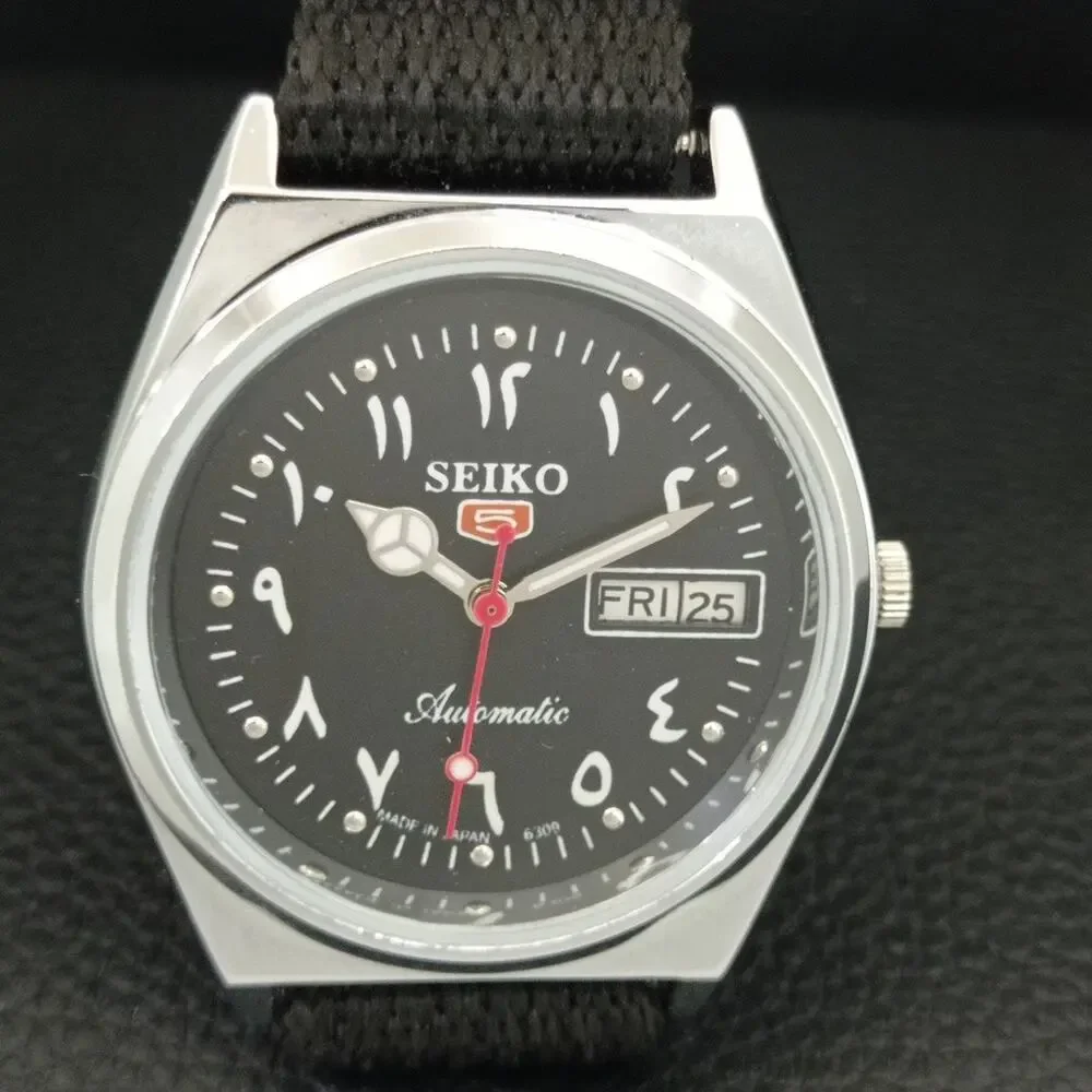 Vintage 1979 Seiko Automatic Mens Silver Watch W/daydate & Red accents